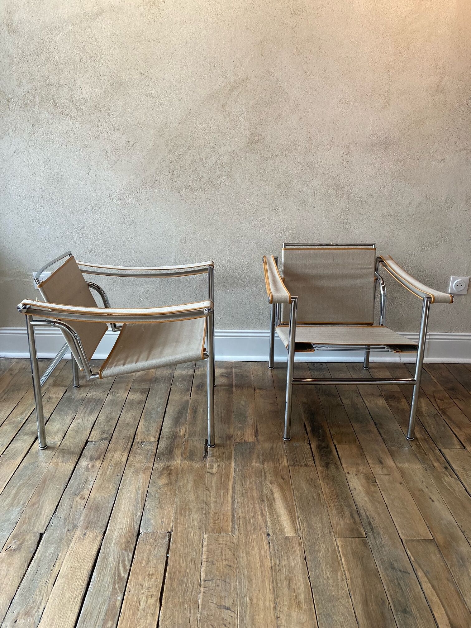 Pair of armchairs "LC1", Le Corbusier, Charlotte Perriand, Pierre Jeanneret