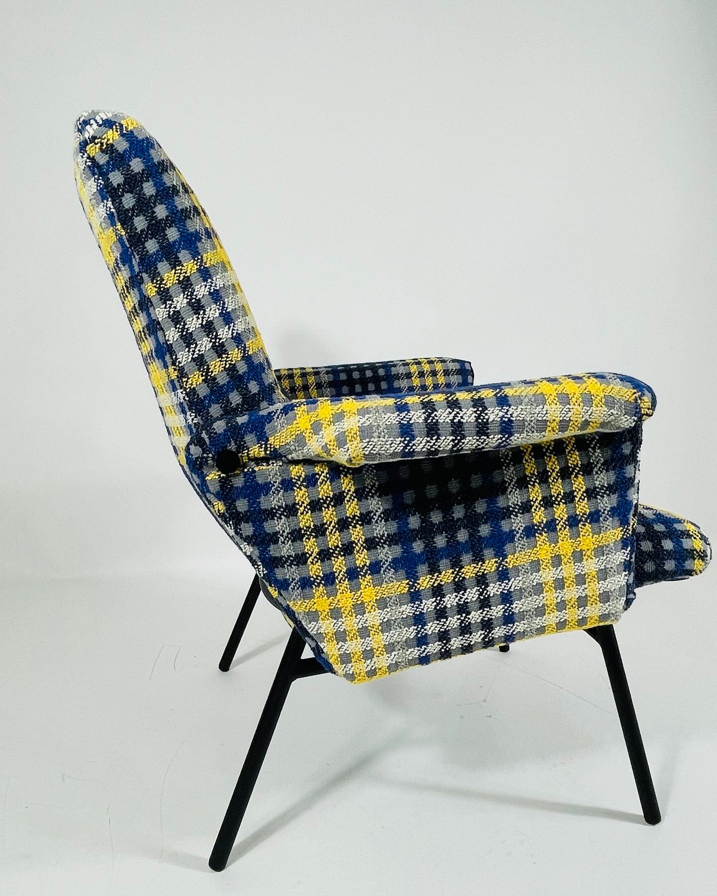 Sk660 armchair by Pierre Guariche