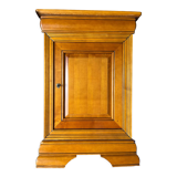 Low storage cabinet