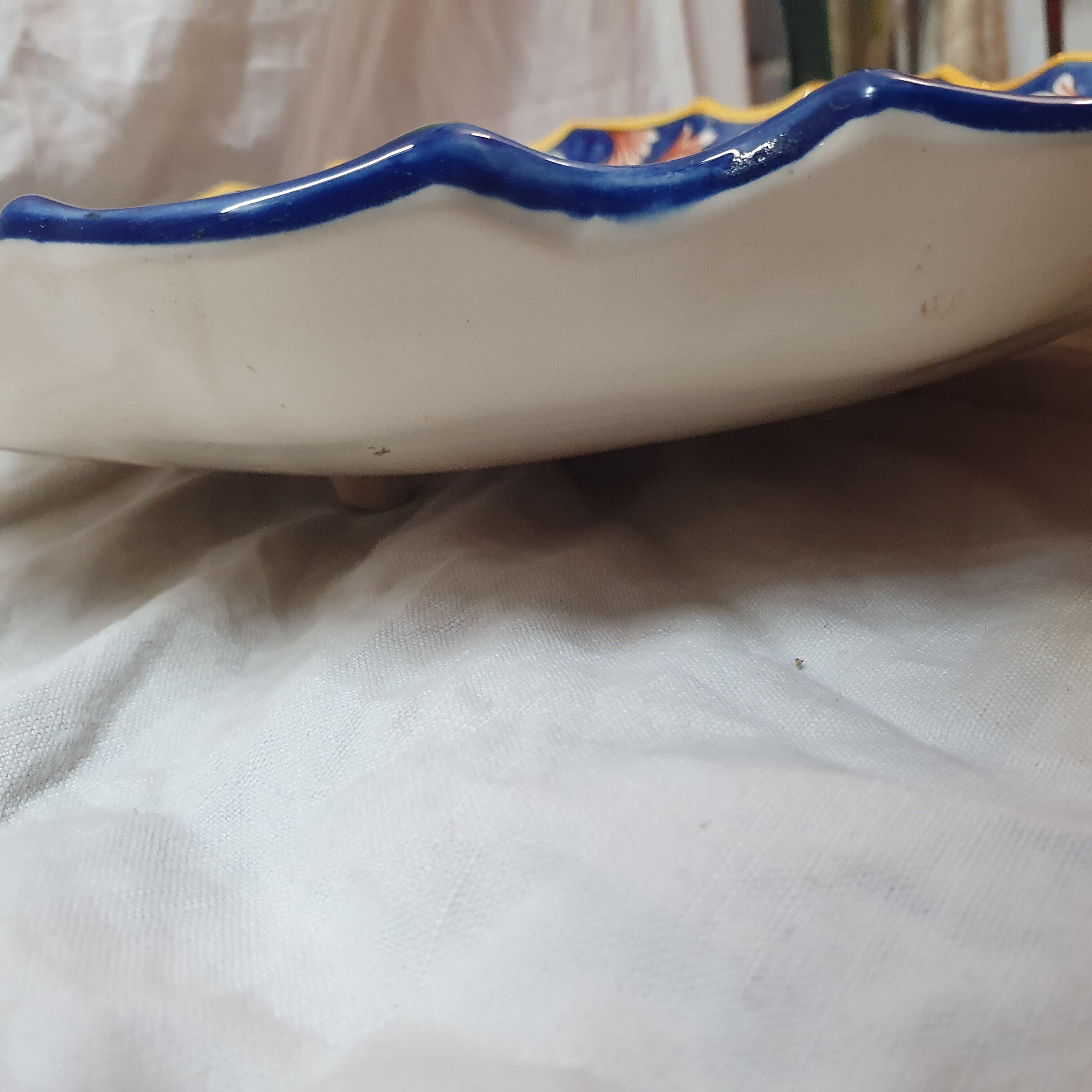 Table centre, Rouen porcelain fruit cup