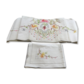 Draps brodés fond blanc