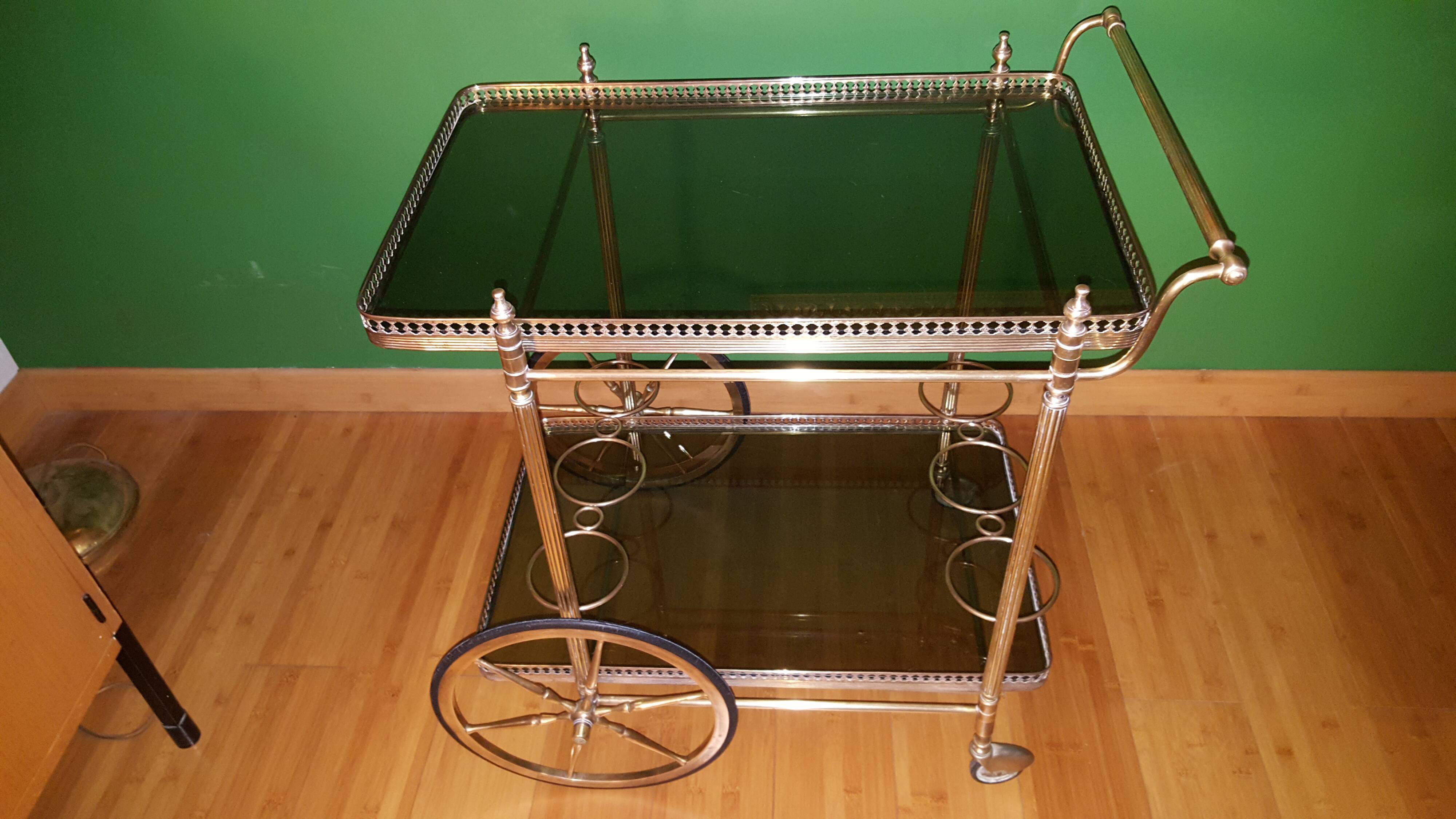 Rolling trolley with wheels
