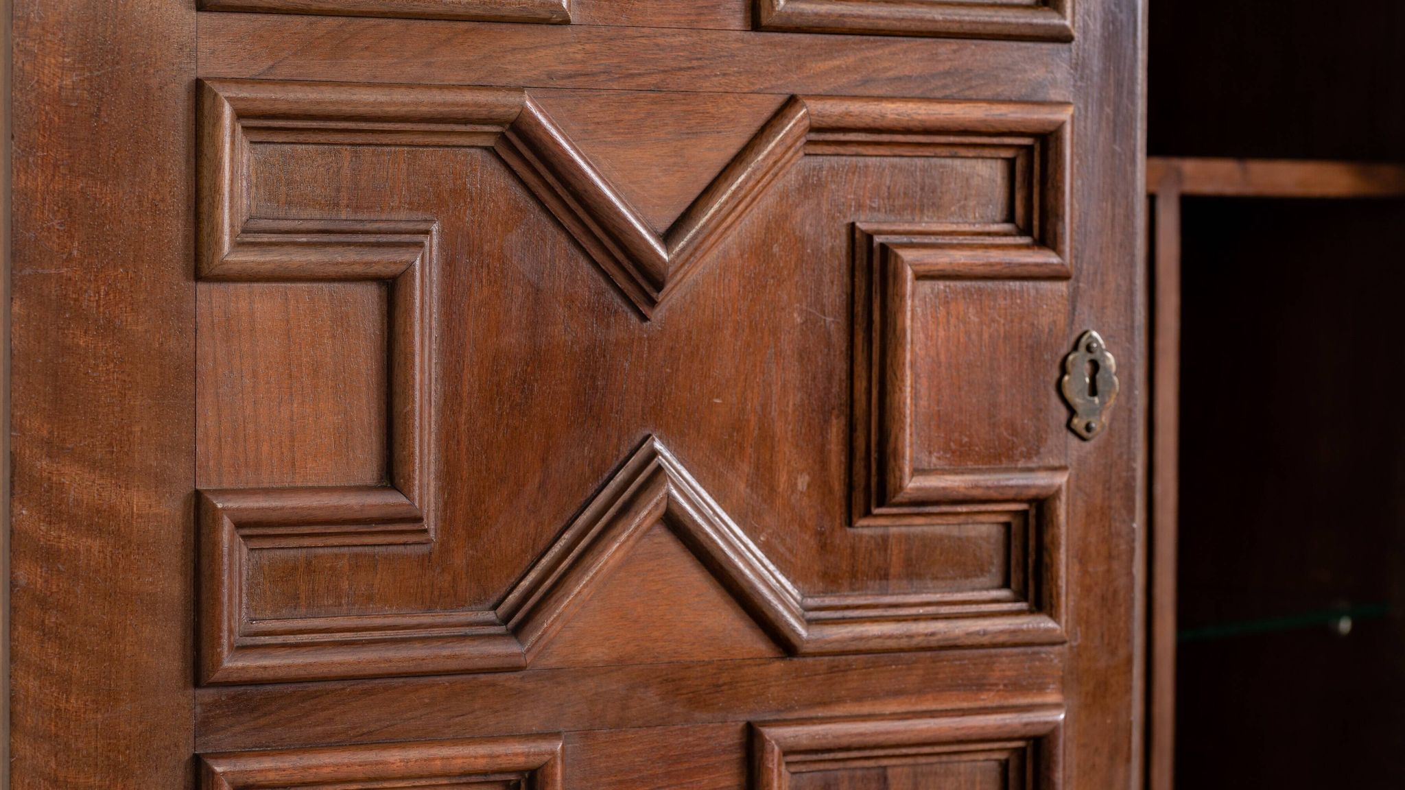 Bar cabinet by Muebles Casas