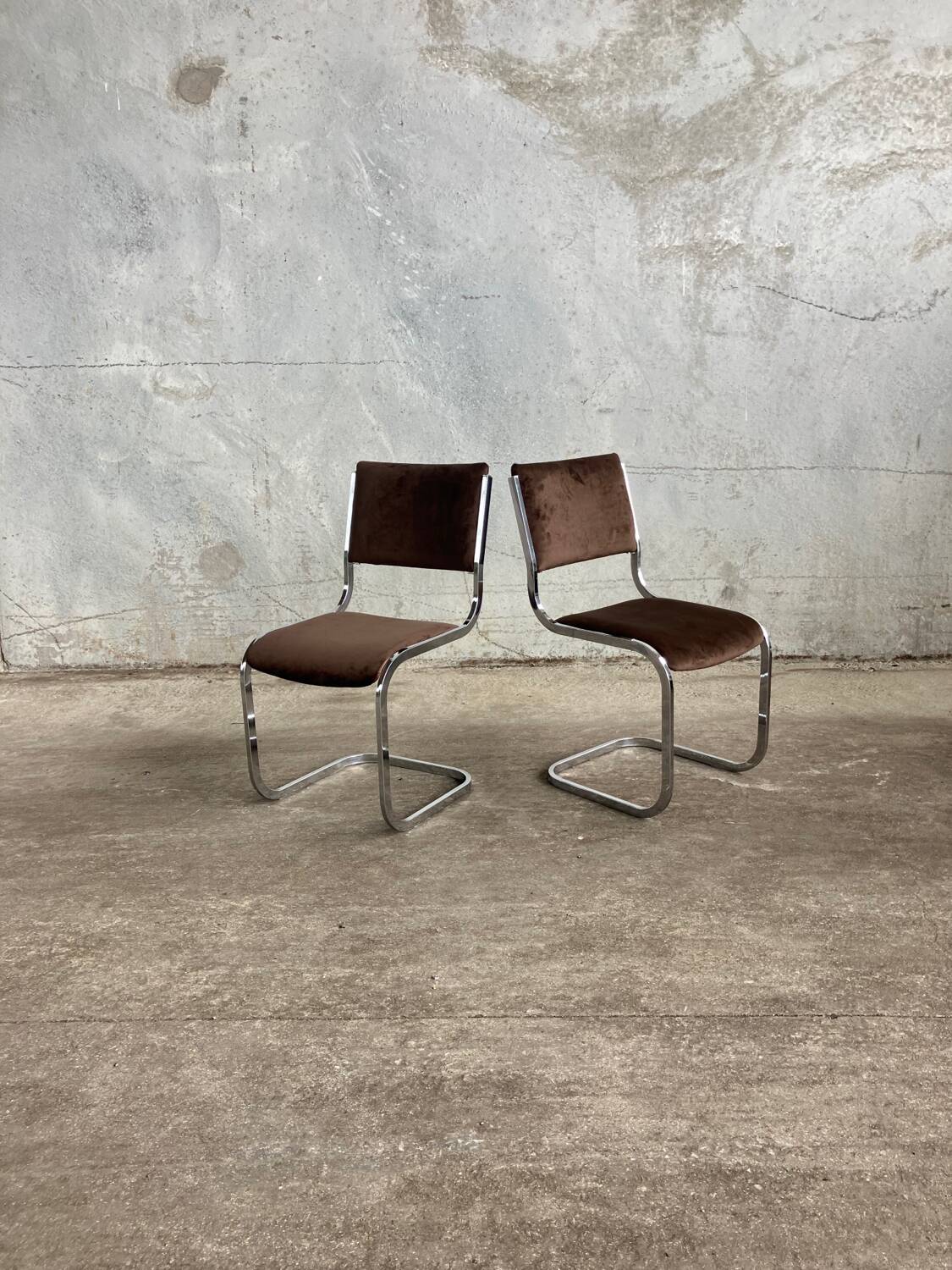 Paire de chaises chromées vintage 1970