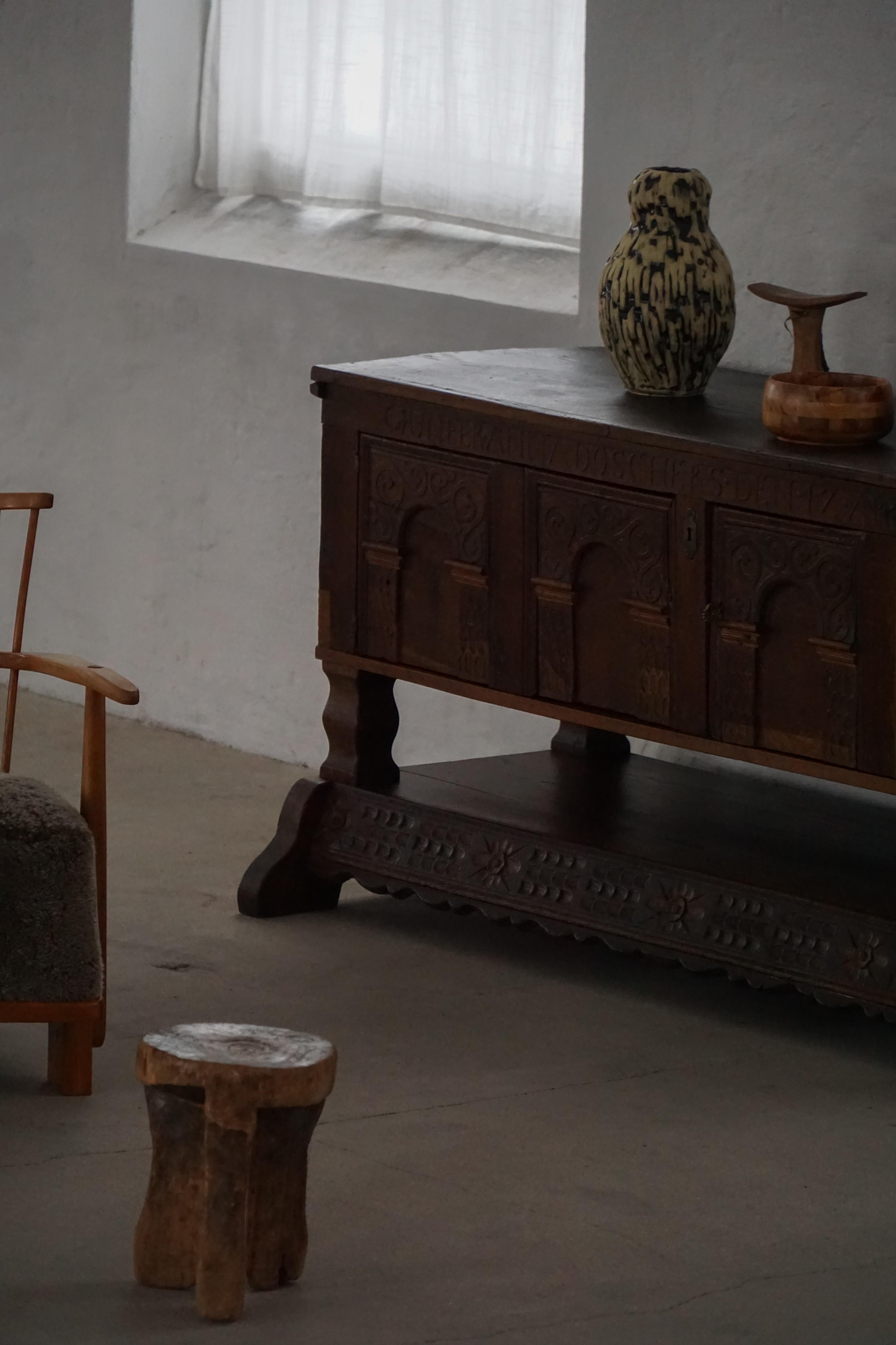 Danish baroque oak buffet from the early 18th century, carved details, 1700-1750.