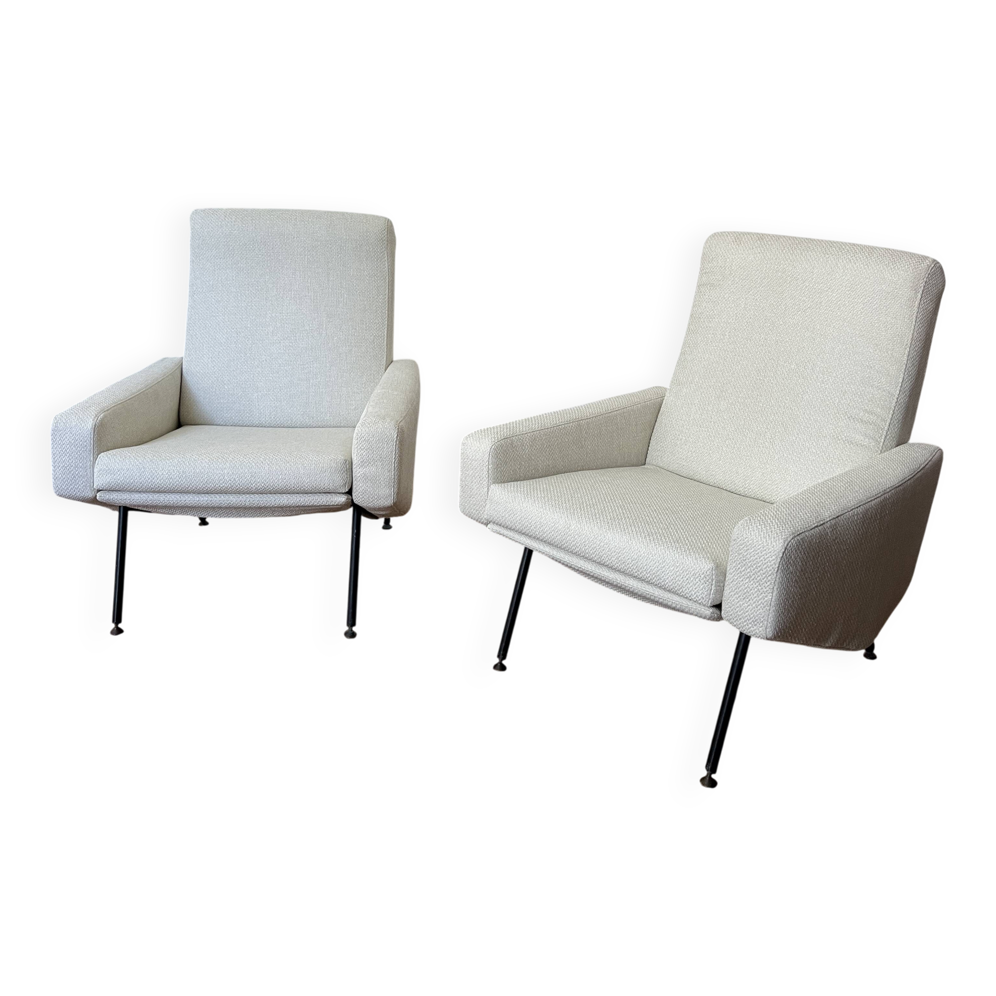 Pair of "Troïka" armchairs by Pierre Guariche, Airborne. Reupholstered 2026.