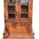 Vitrine avec banquette de salle d'attente de médecin XIXème siècle période