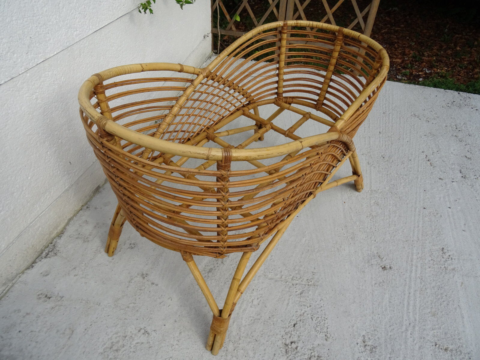 Cradle rattan basket