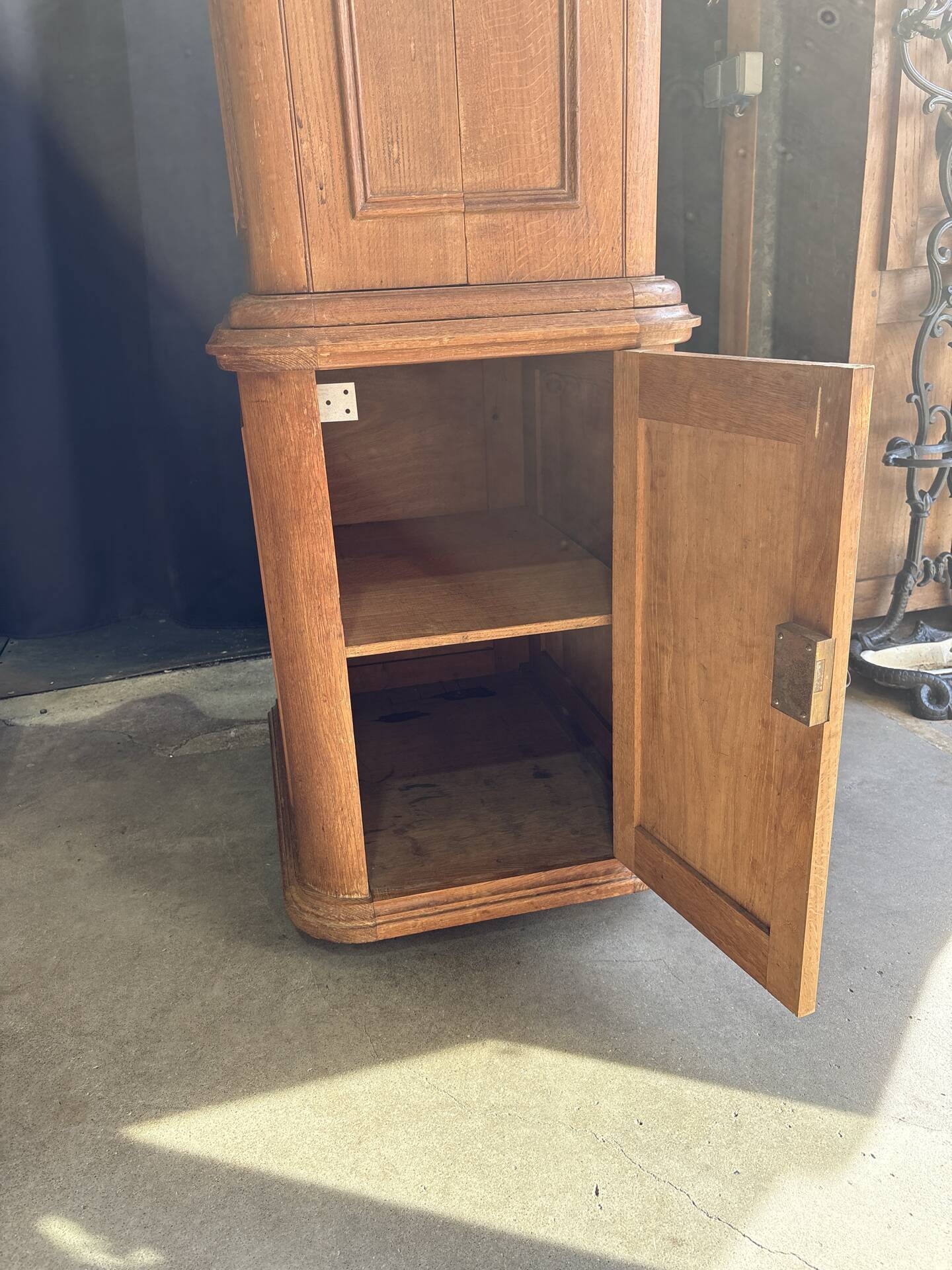 Exceptional old sacristy furniture in oak – 19th century