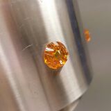 Deux suspensions Space-Age, en aluminium argenté avec prismes orange.