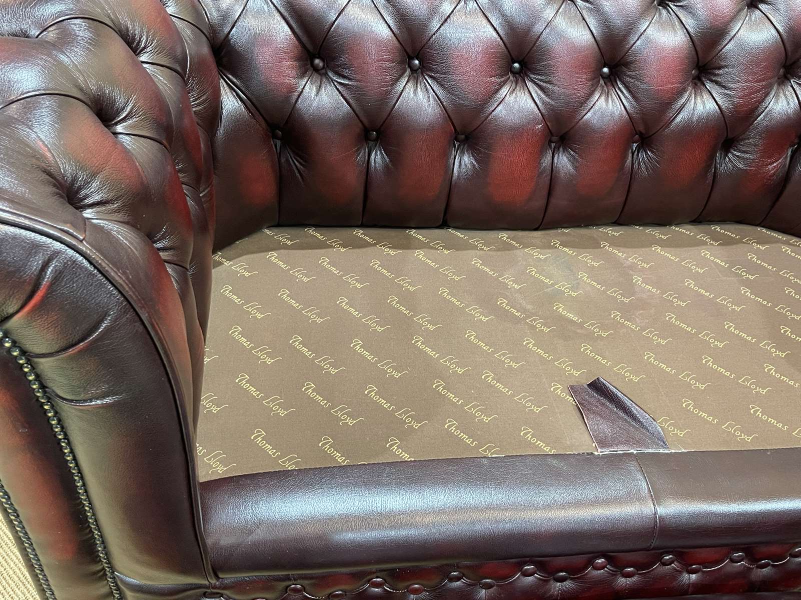 Pair of 2-seater leather Chesterfield sofas from the 1990s by Thomas LLOYD