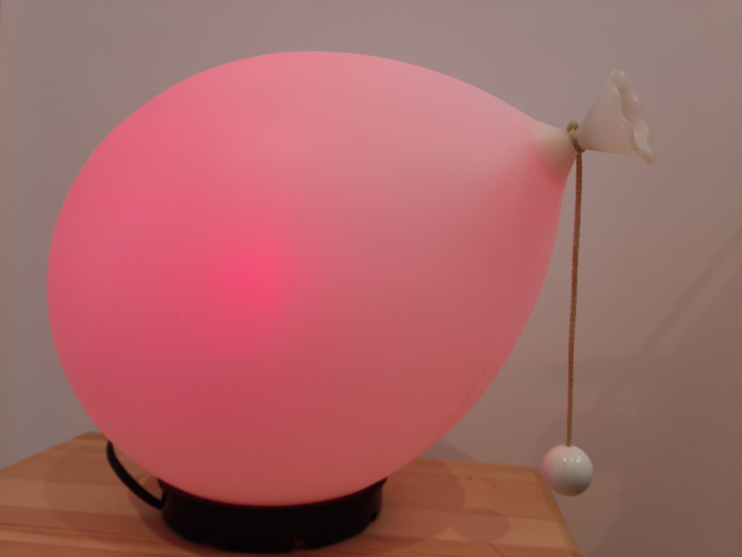 lampe ballon du designer Yves Christine produit par Bilumen Italie 1975
