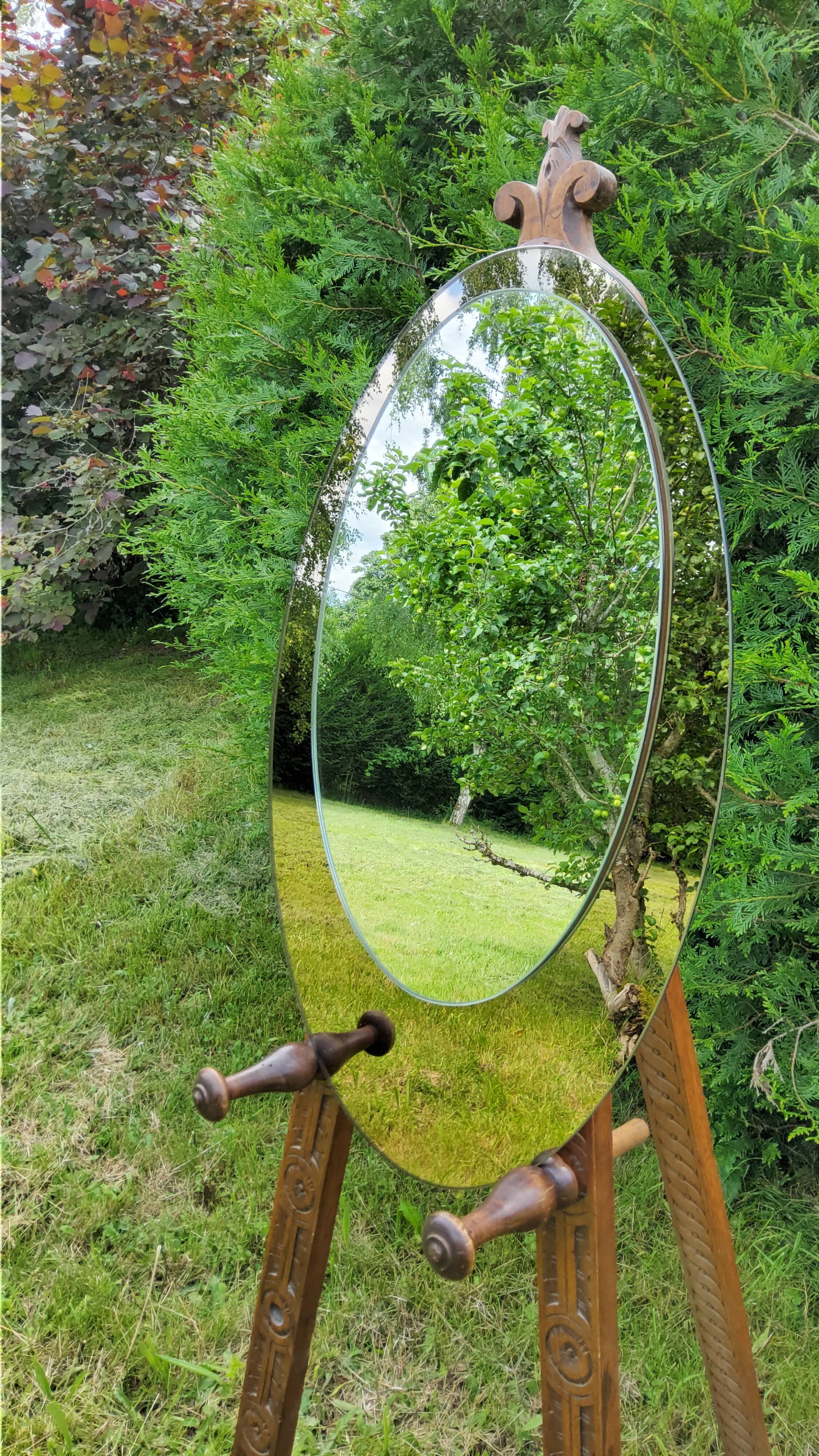 Oval Italian mirror of the 70s two complexions