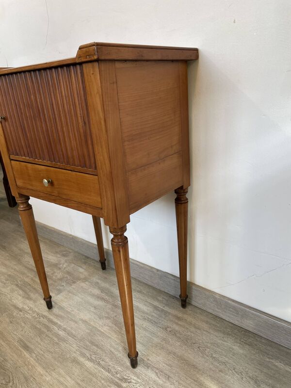 Chevet directoire en merisier vers 1800