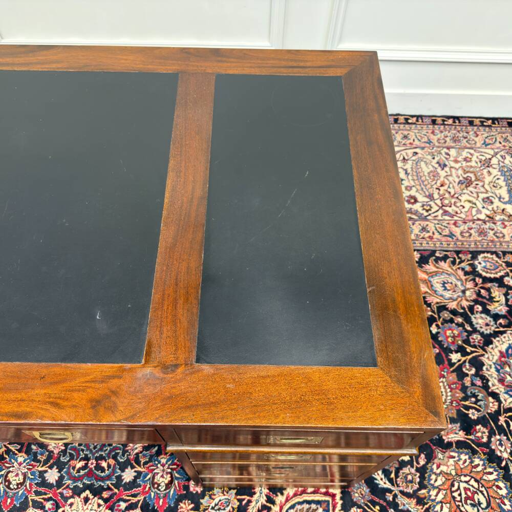 Bureau anglais classique avec cuir noir