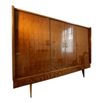 SAM dressing wardrobe