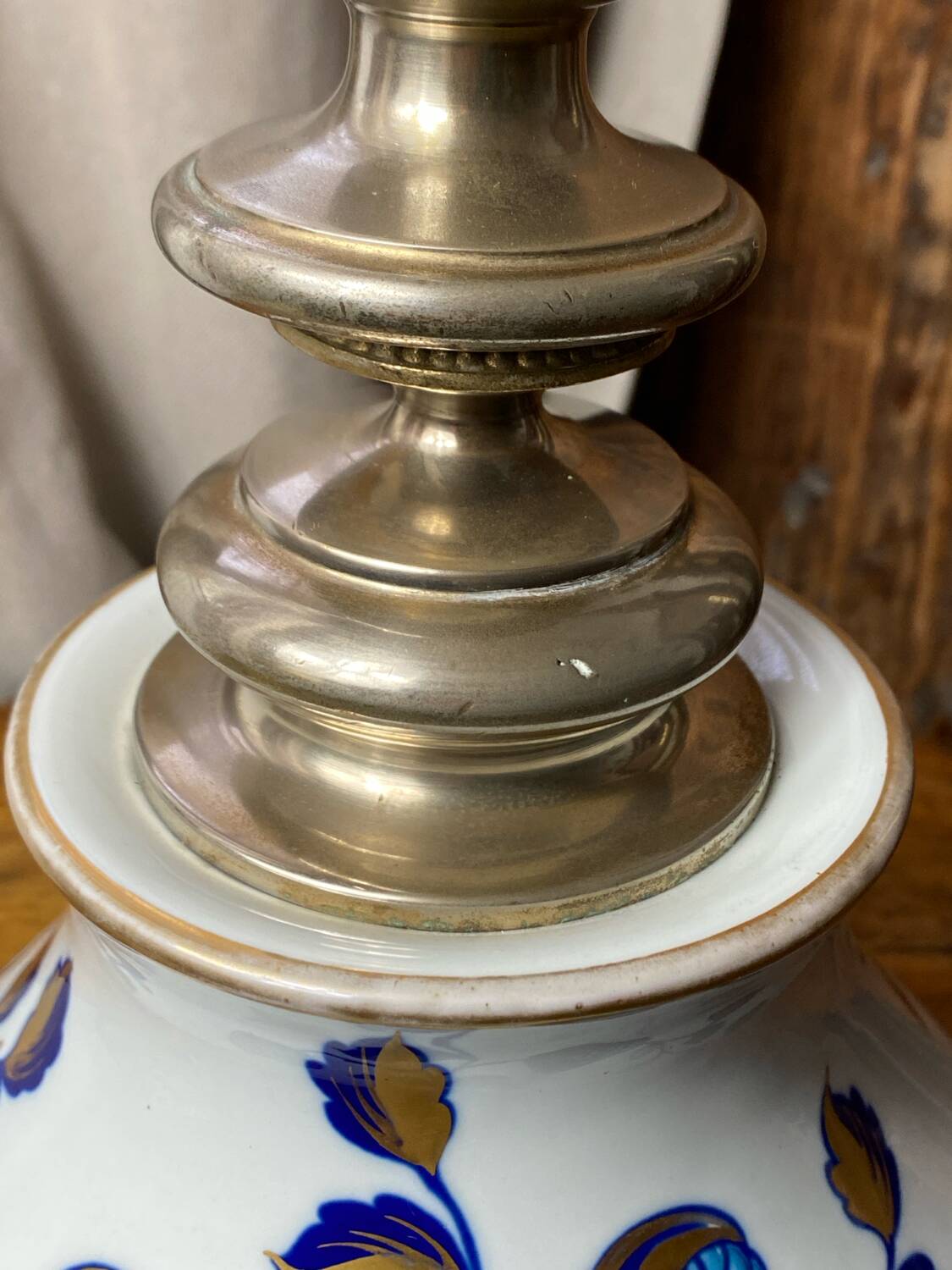 Guila Mangani lamp in porcelain