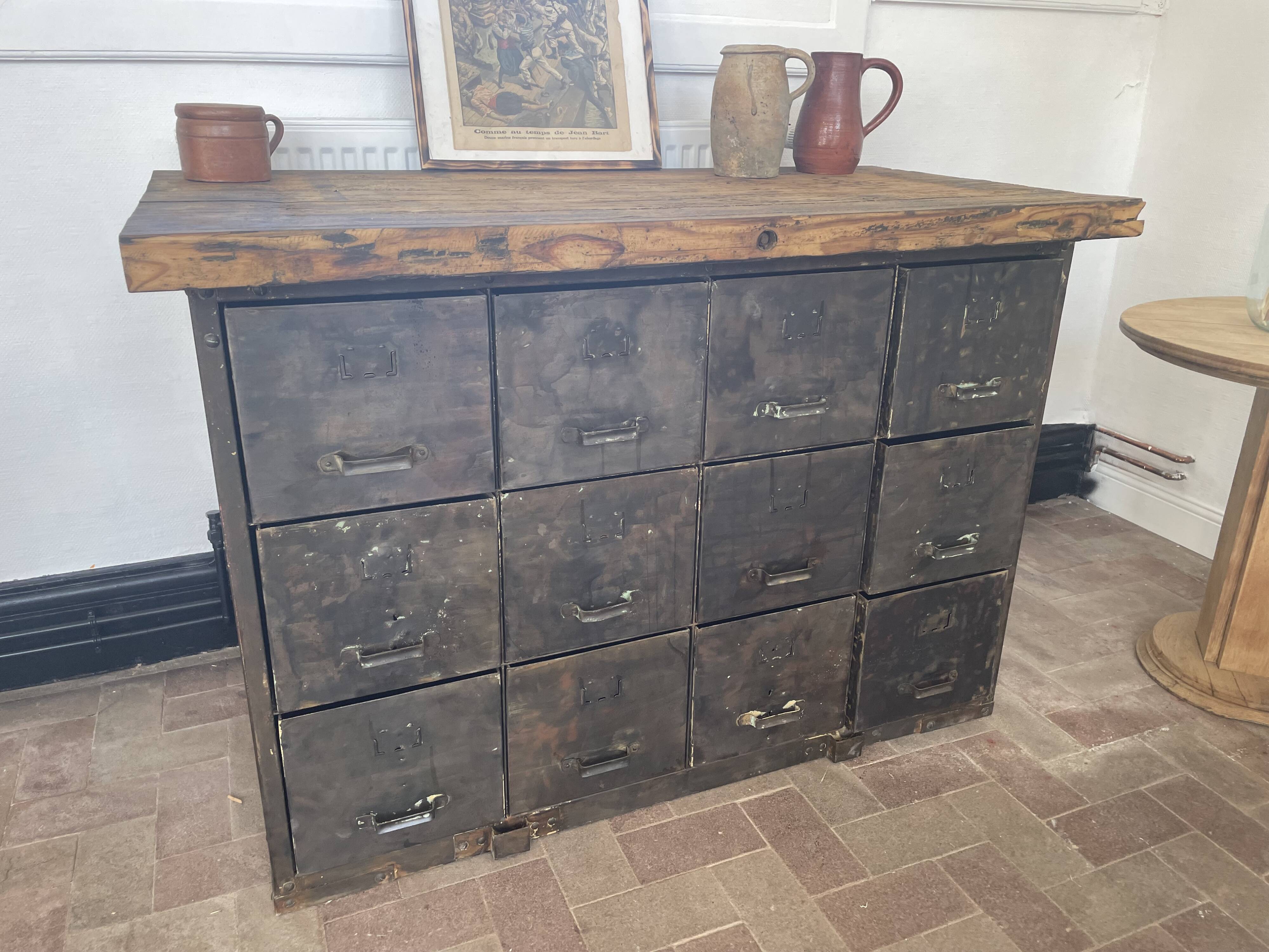 Meuble militaire 1945 12 tiroirs vintage industriel