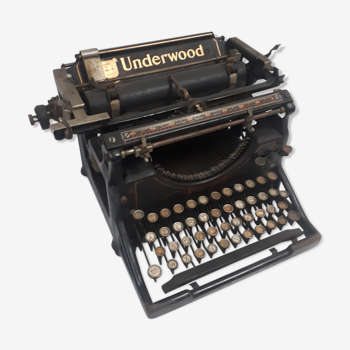 Old typewriter Underwood azerty