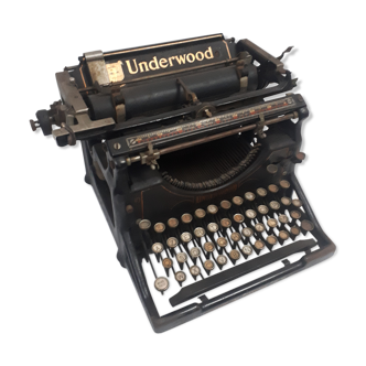 Old typewriter Underwood azerty
