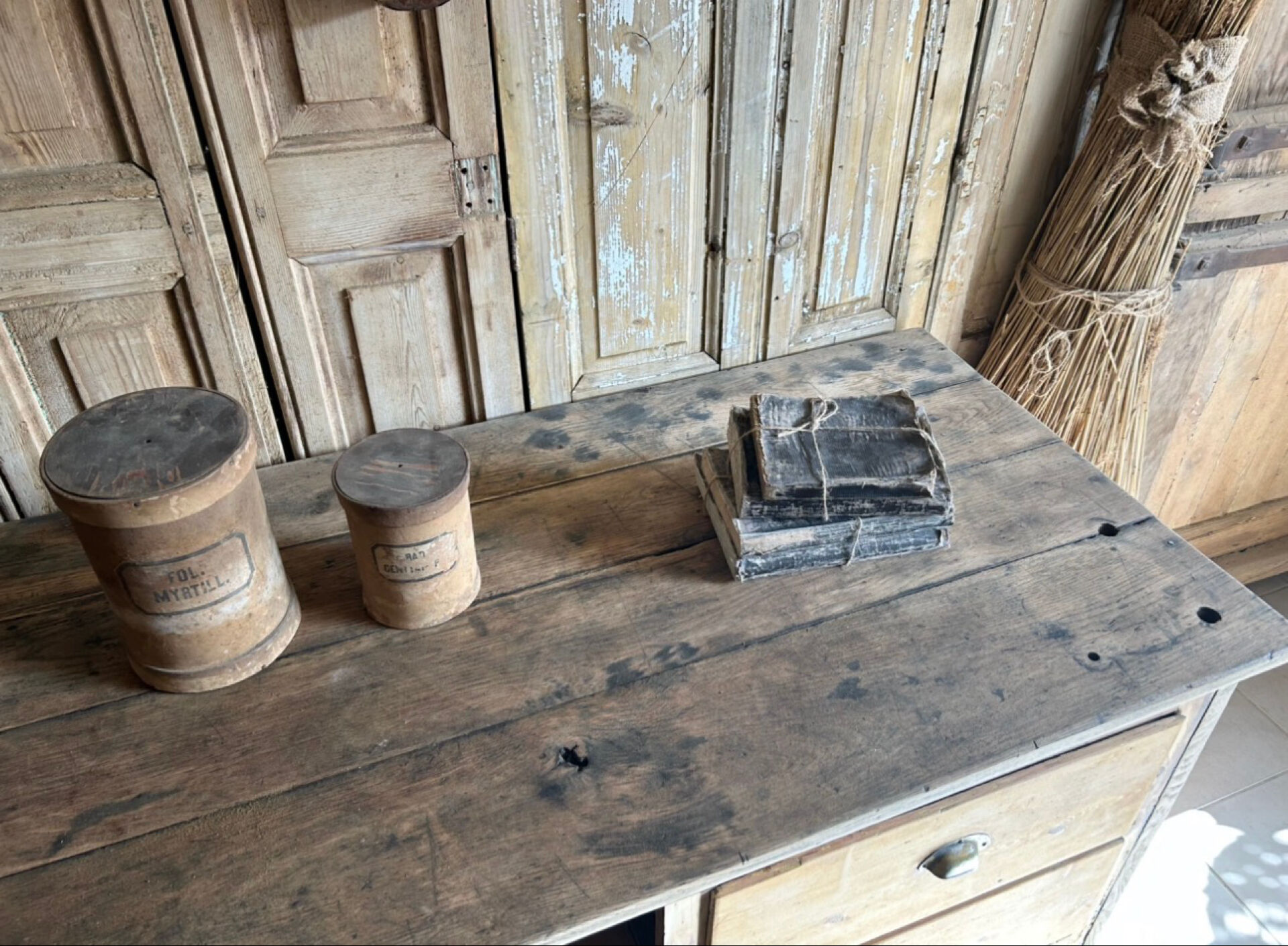 Ancien meuble de métier, comptoir