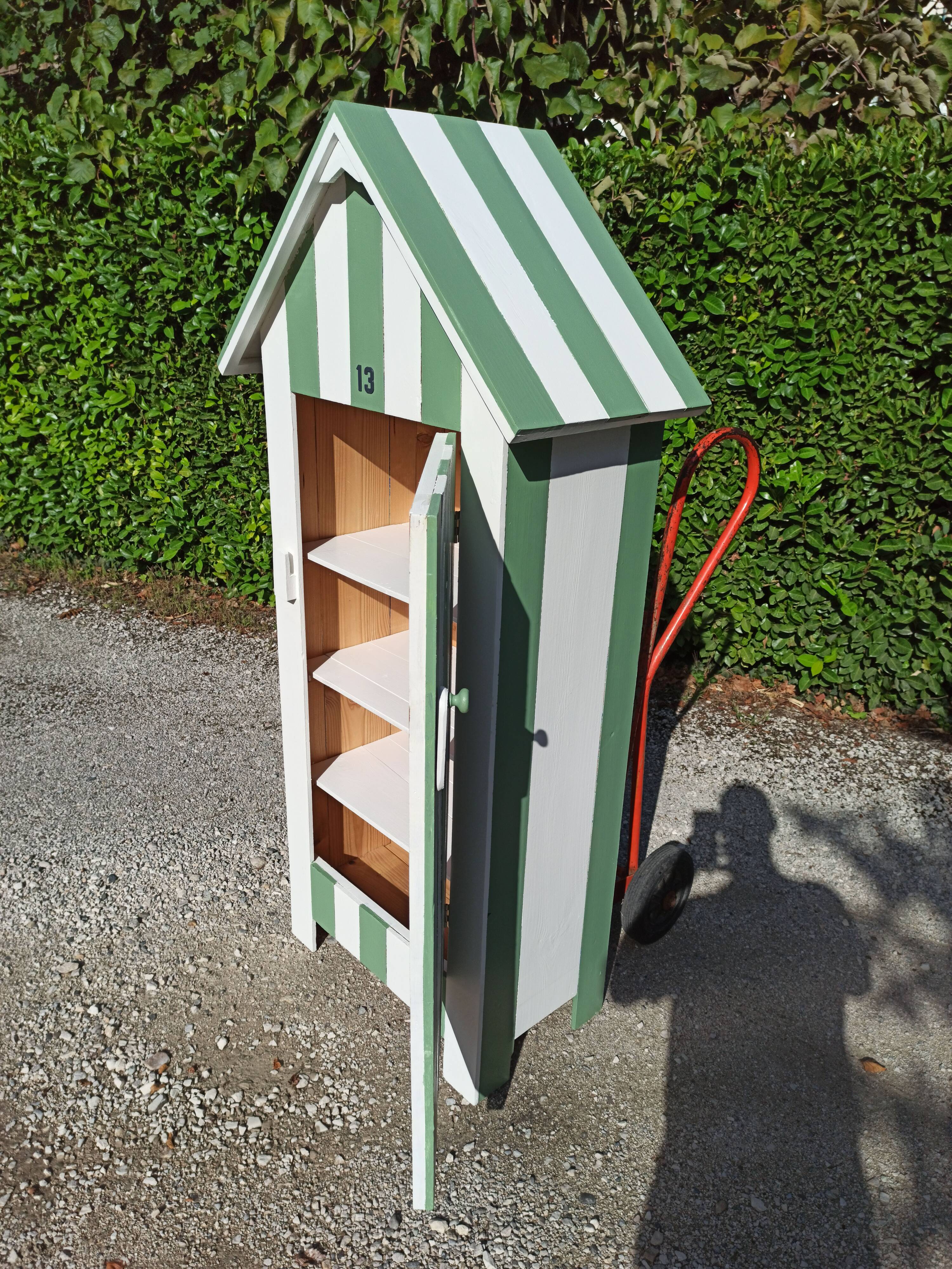 Beach cabin, children's wardrobe