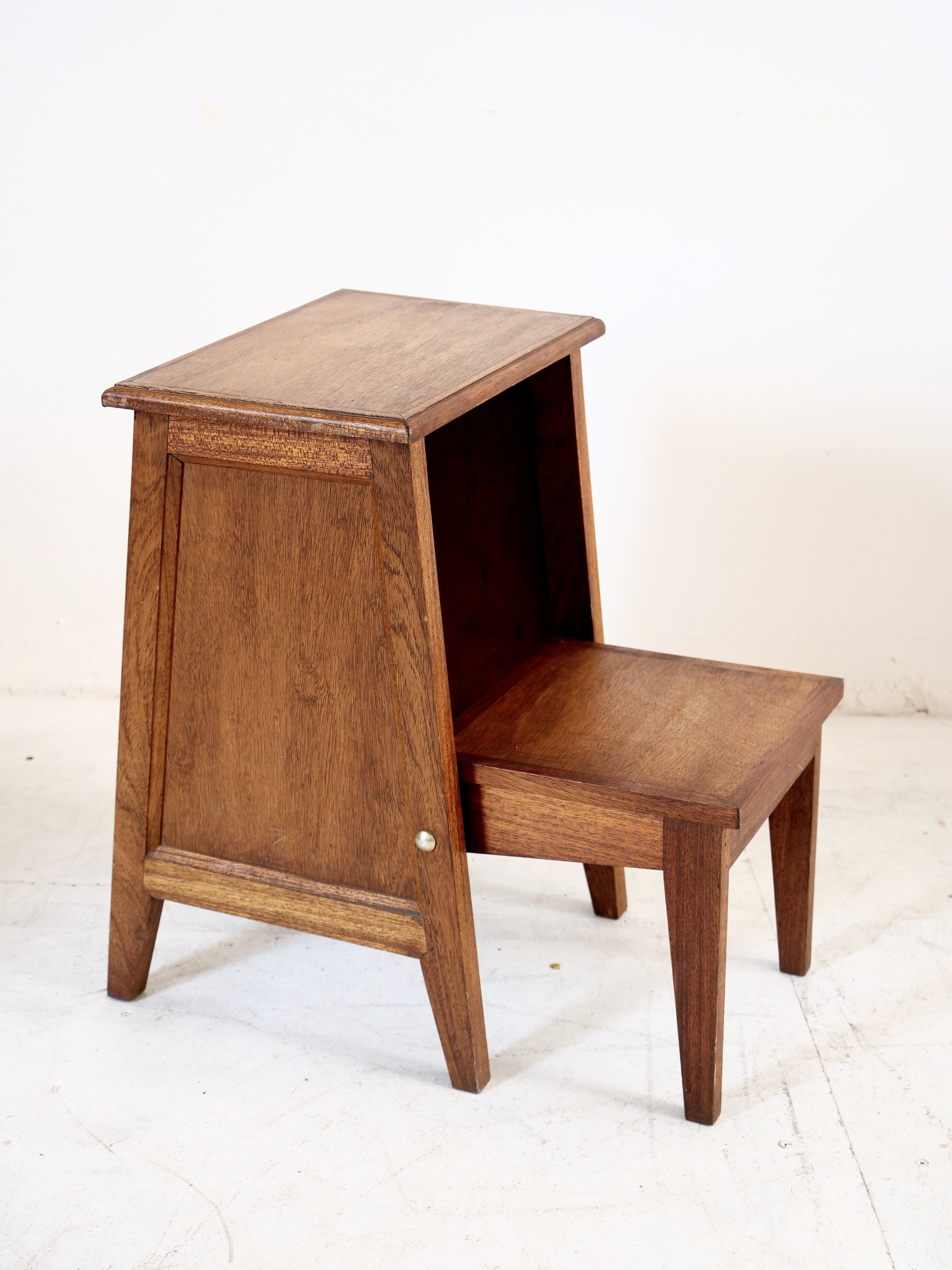 Retractable step stool in solid wood art deco