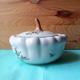 Le Moustiers candy or sugar bowl in the shape of a pattypan