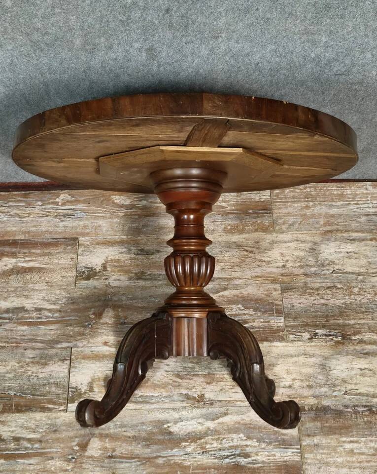 Empire-Restoration period mahogany pedestal table circa 1820