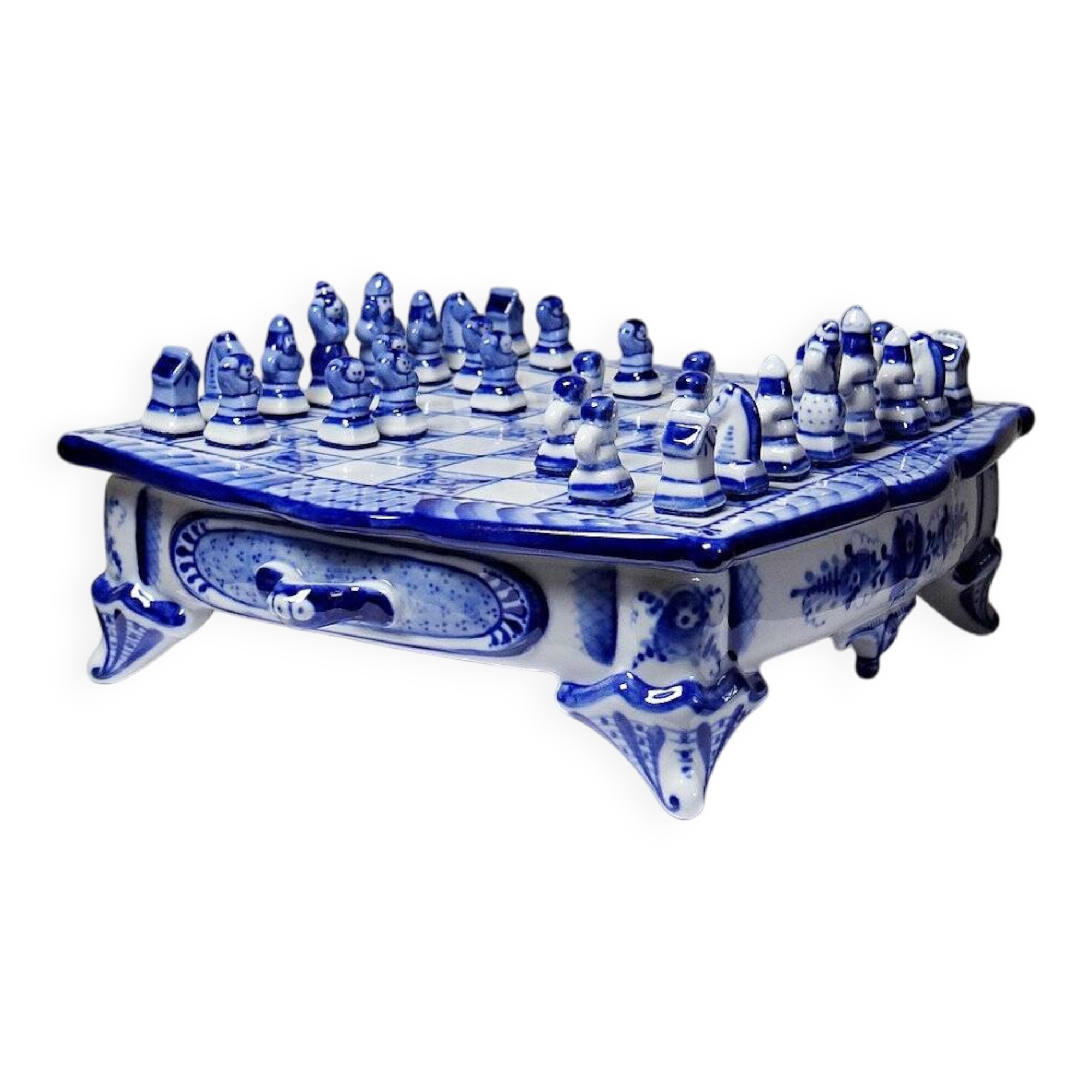 Rare et unique échiquier de voyage en porcelaine de Gzhel signé Yuri Garanin