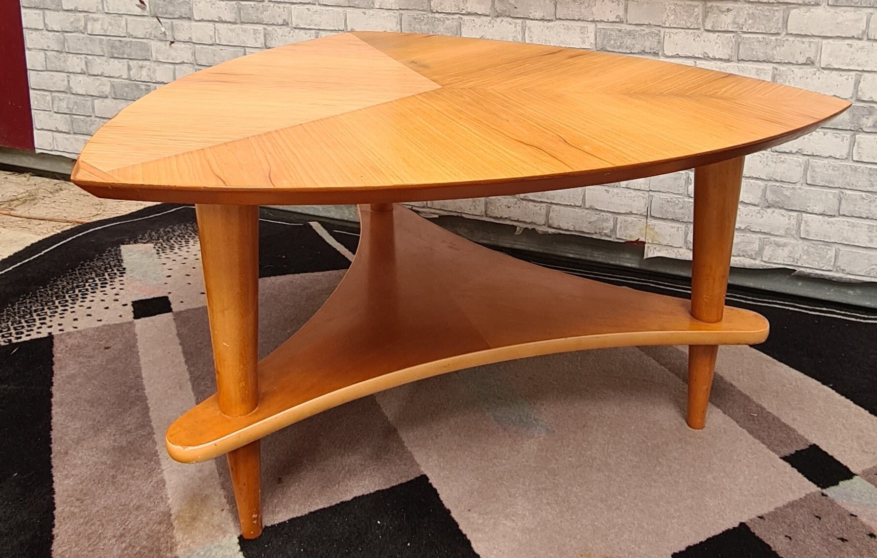 Scandinavian table spindle feet very good stability; trace of light wear on tray 84x44