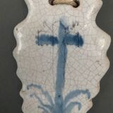 Font in earthenware eighteenth speckled decoration representing a cross