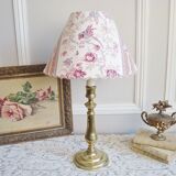 Lampe ancienne en laiton gravé avec son abat-jour en tissu oiseau des années 1900