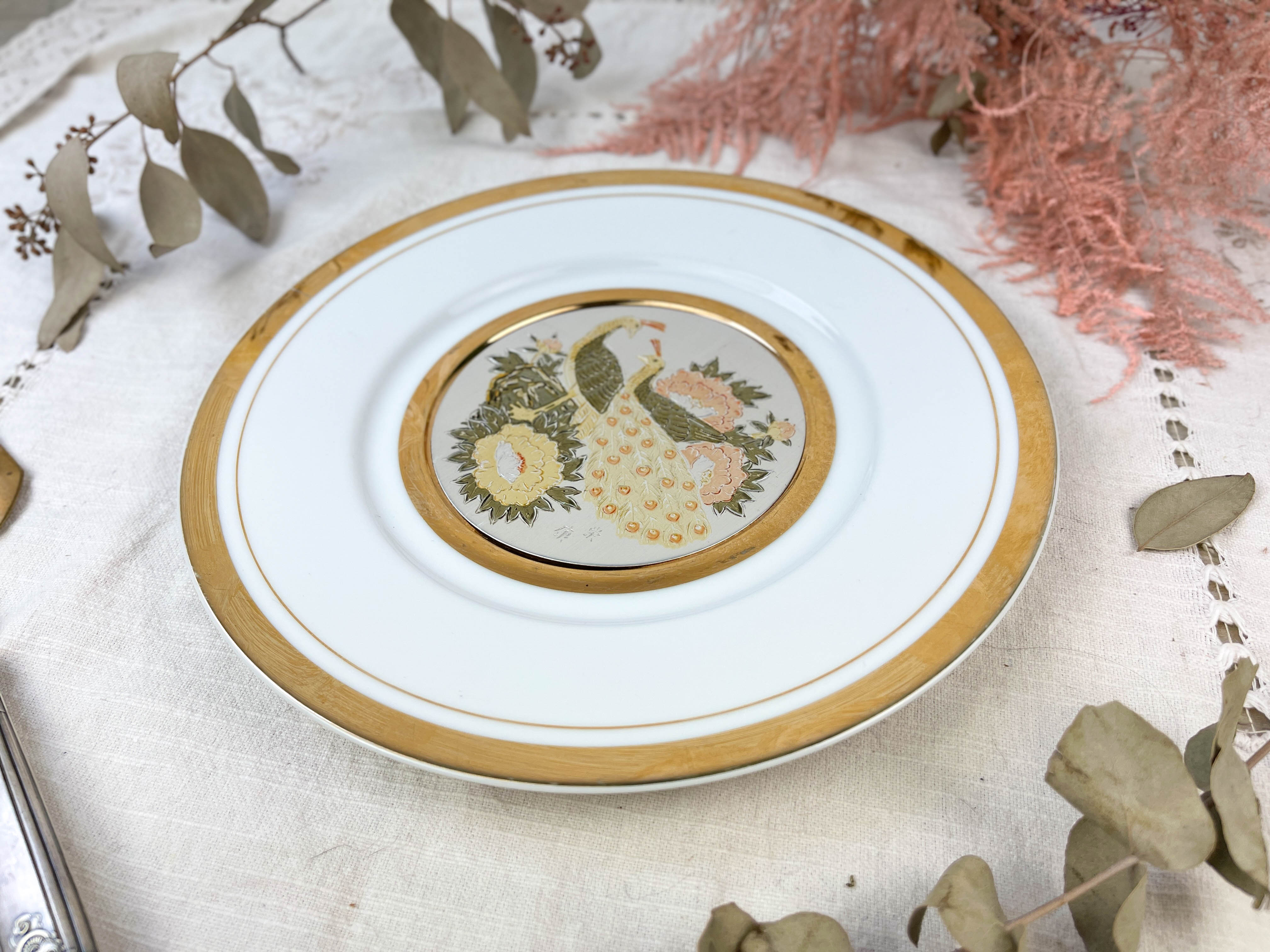 Decorative round porcelain dish "the art of chokin" made in japan