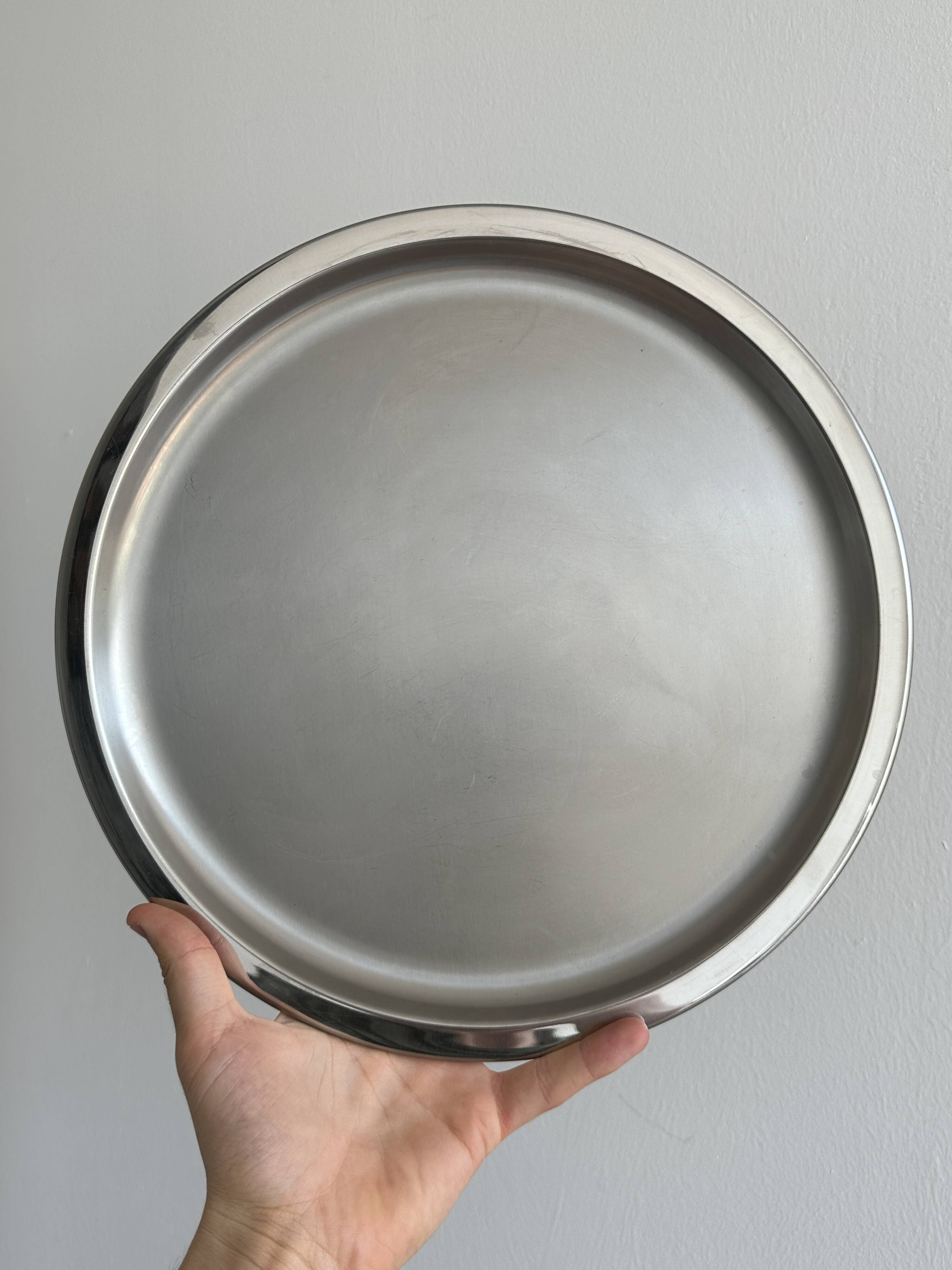 Round stainless steel tray