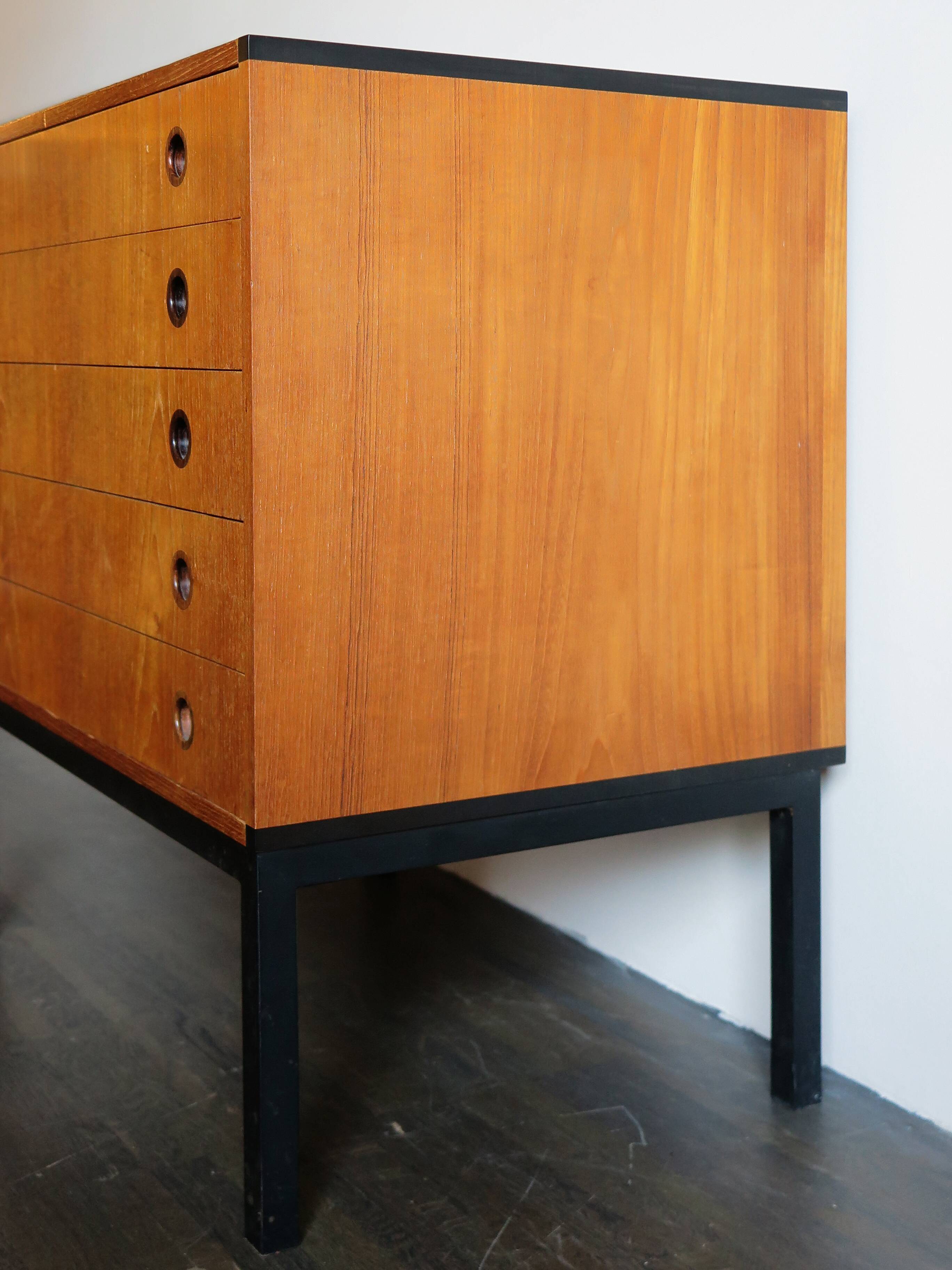 Commode d'Aksel Kjersgaard en teck années 1960
