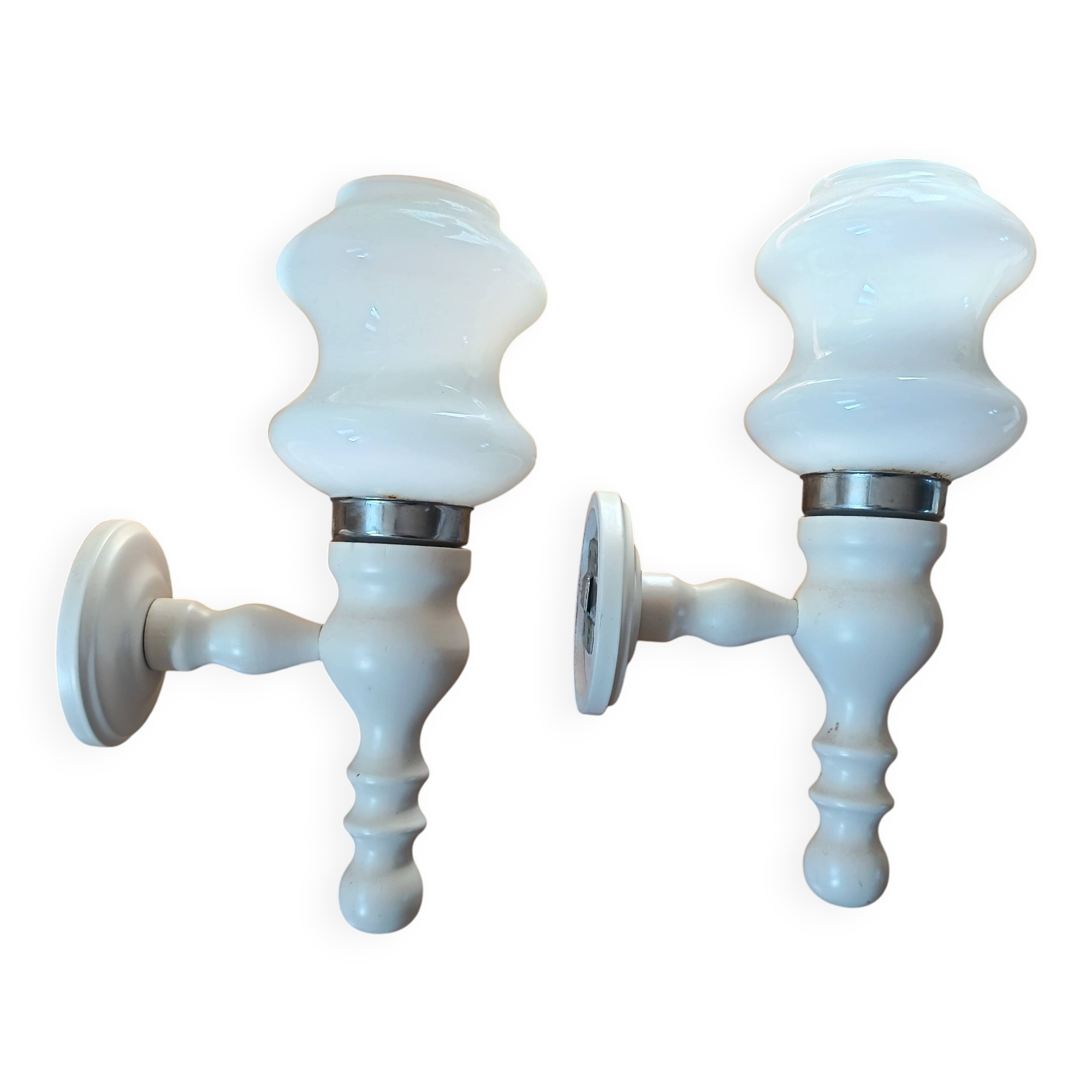 Opaline wall light and painted wood.