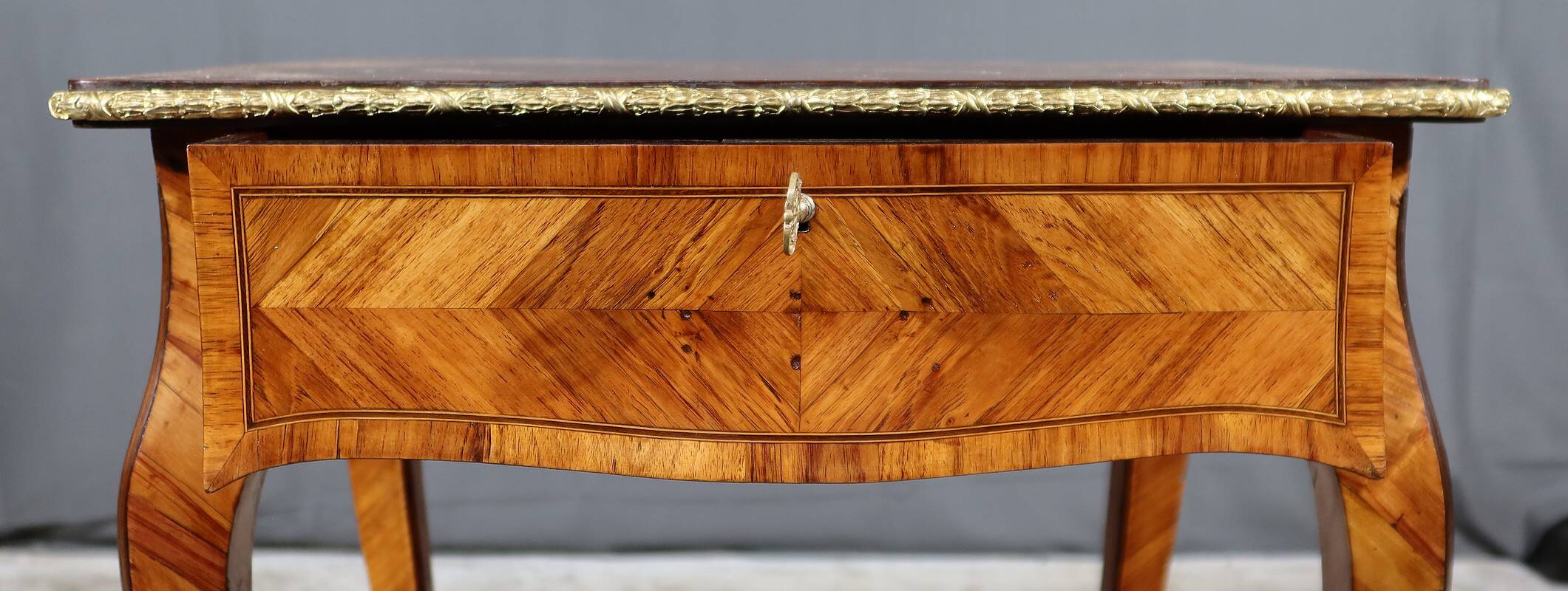 Small living room table in precious wood, louis xv style – 1st part 19th century