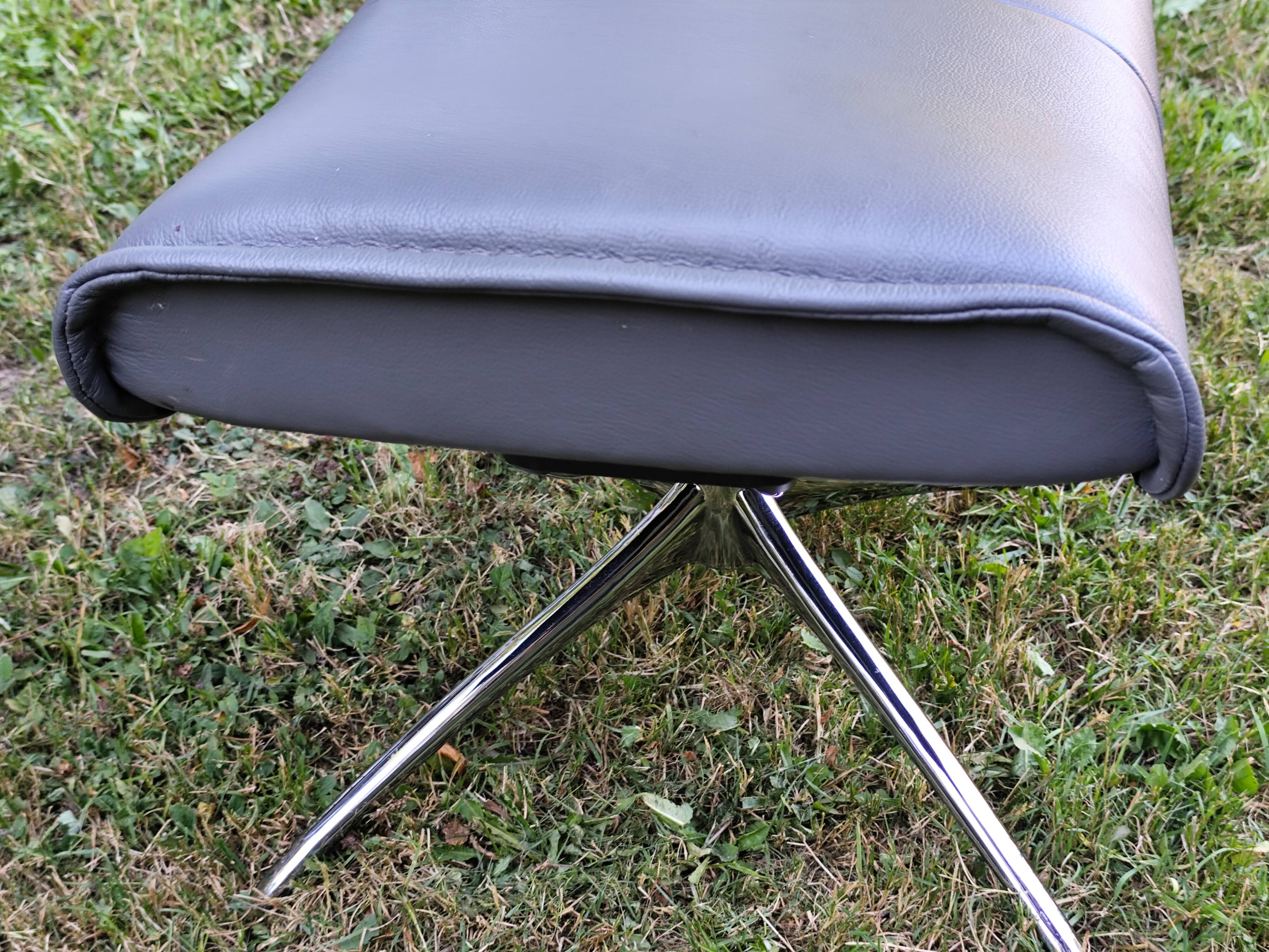 Stressless City armchair with footrest/ottoman, grey