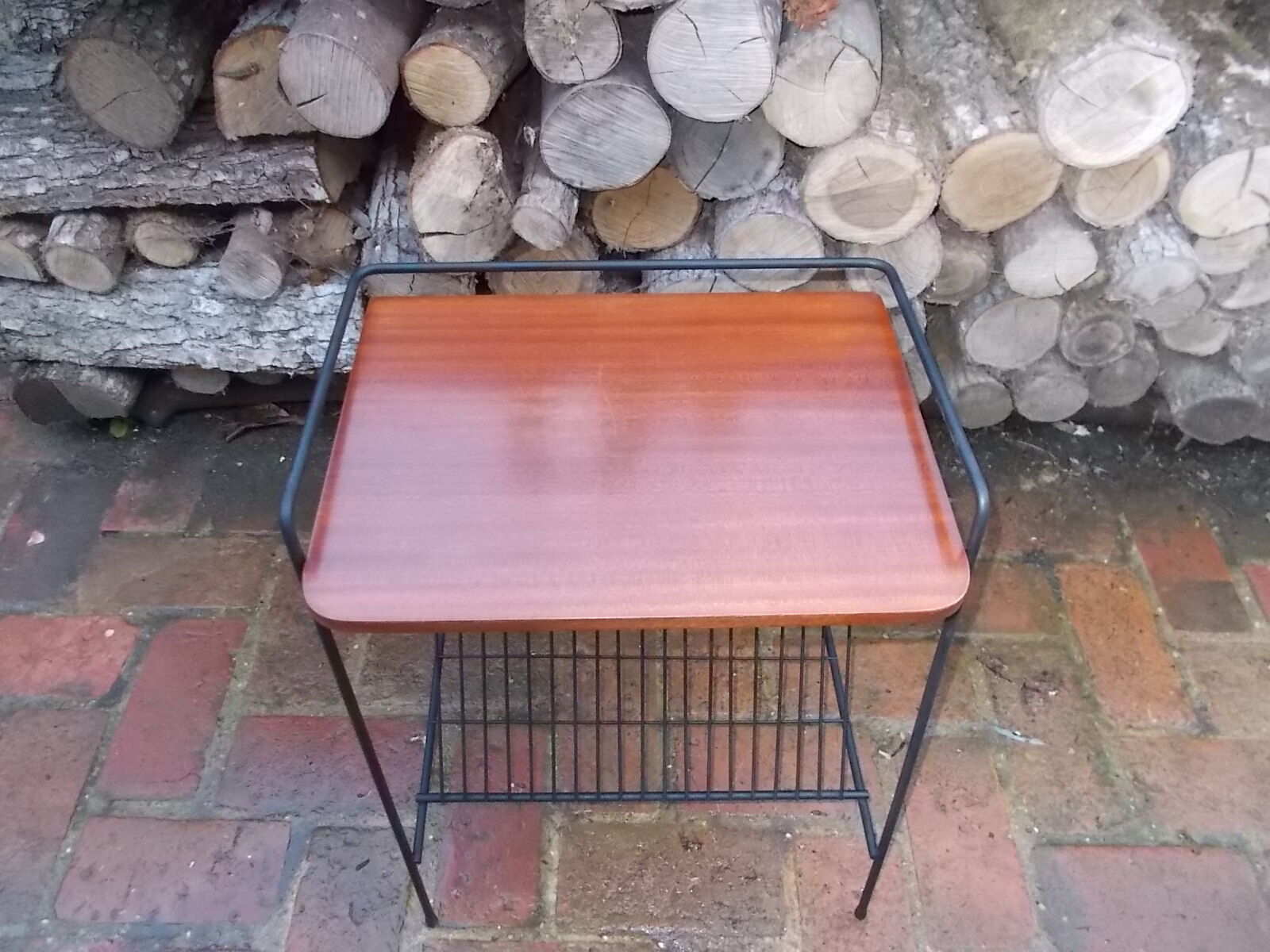 Side table with vinyl or magazine holders