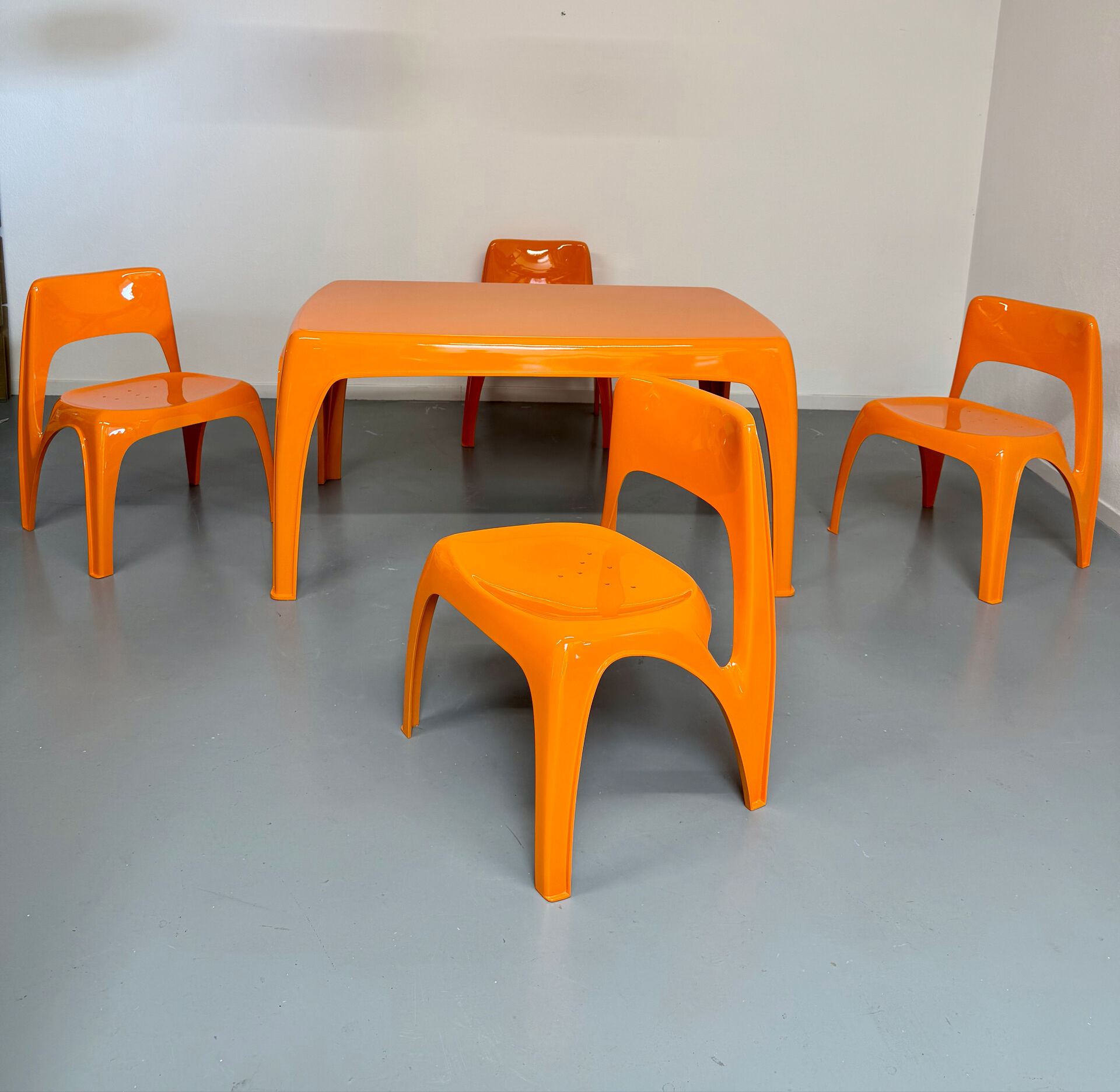 Table and 4 dining chairs designed by Preben Fabricius, Interplast, 1970s.