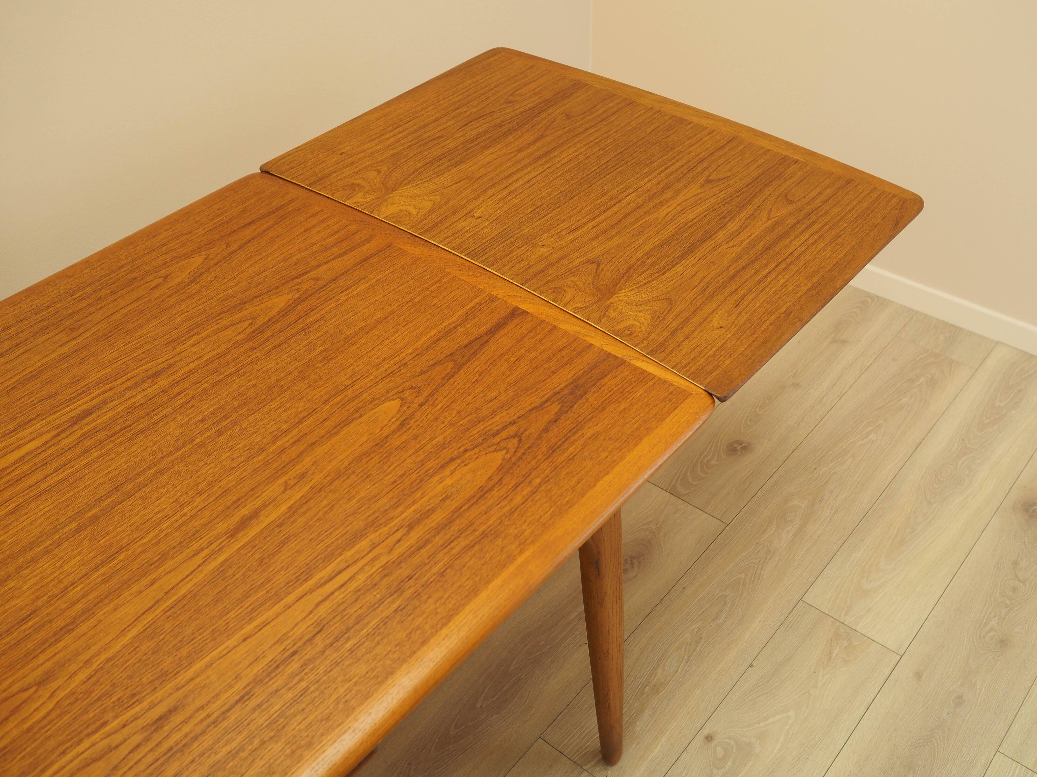 Table en teck, design danois, années 1970, fabriquée au Danemark