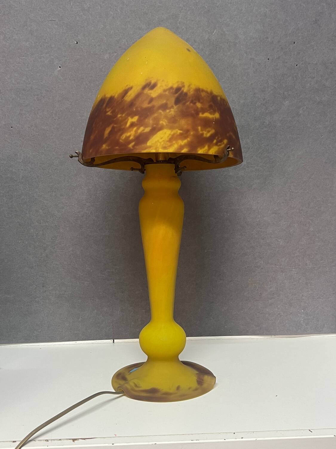 Contemporary mushroom lamp in amber-tinted yellow glass paste, height 58 cm