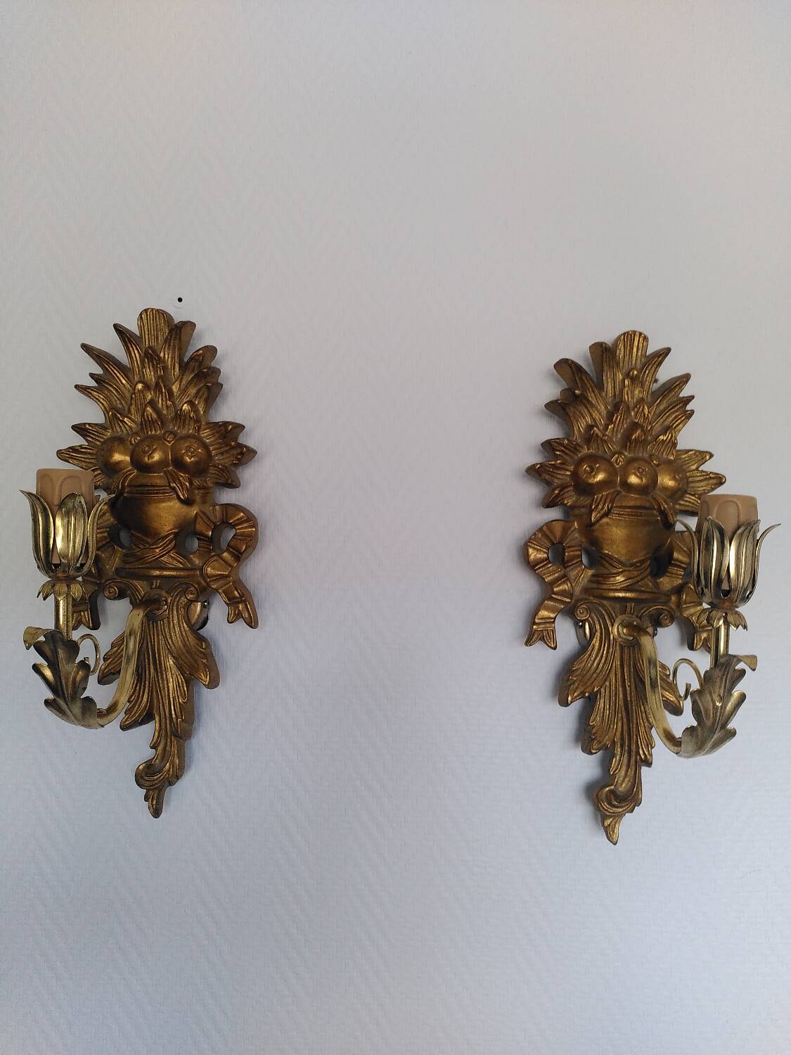 Paire d'appliques en bois doré sculpté, Italie