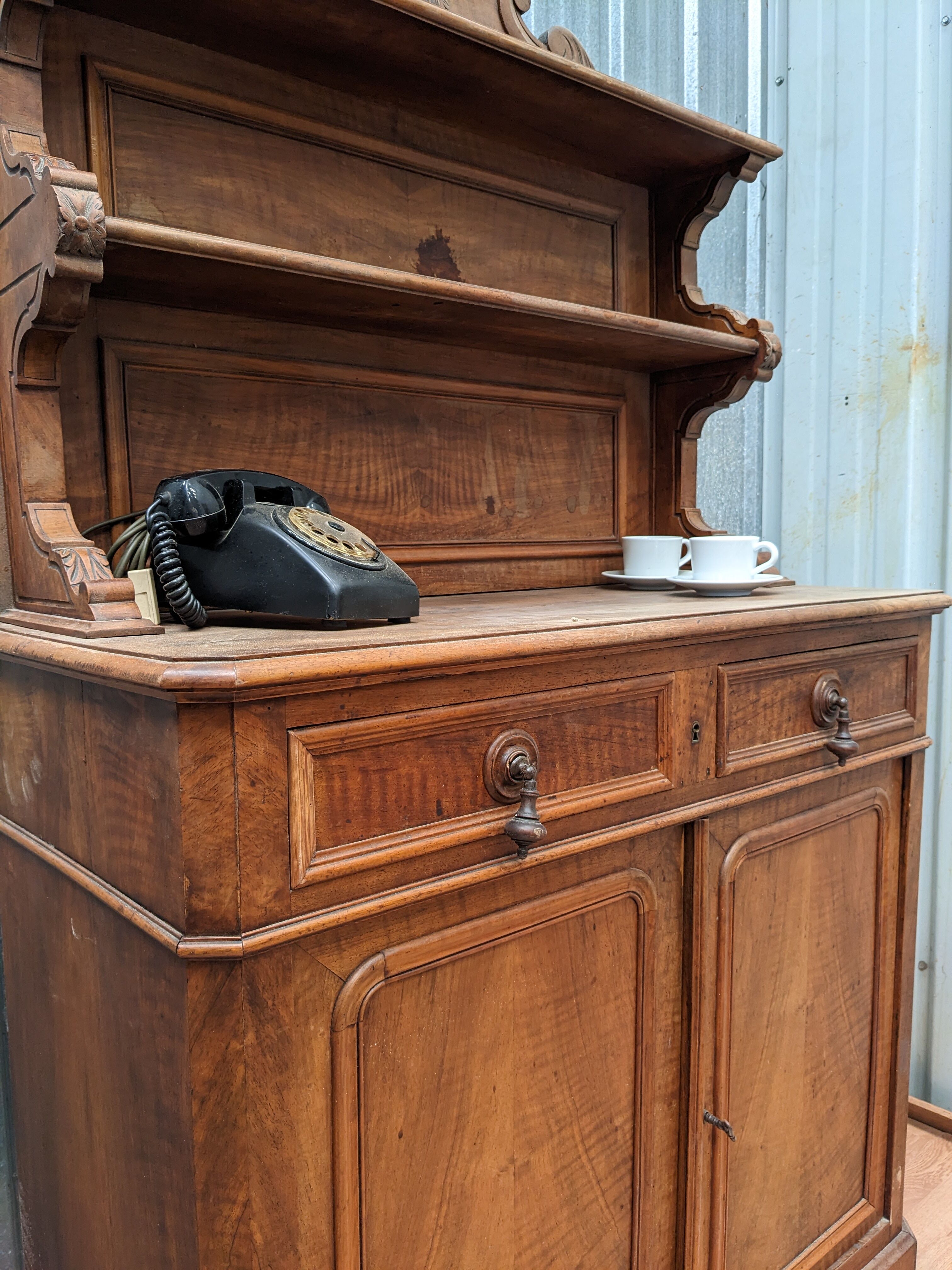 Dresser
