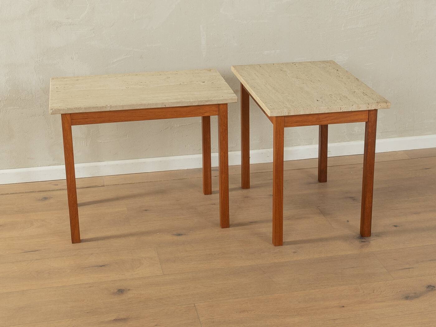 2 tables d'appoint en travertin avec structure en teck, années 1960