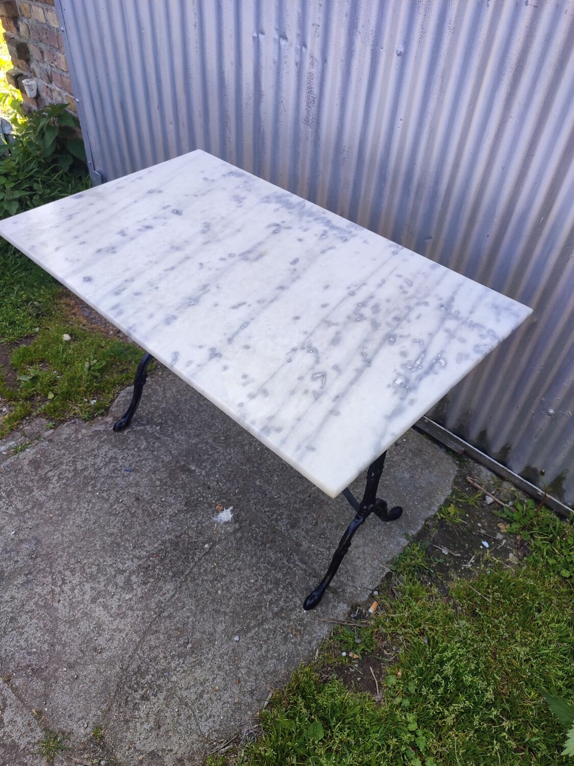 Table café bistro marble stone