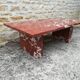 Table basse en marbre rouge