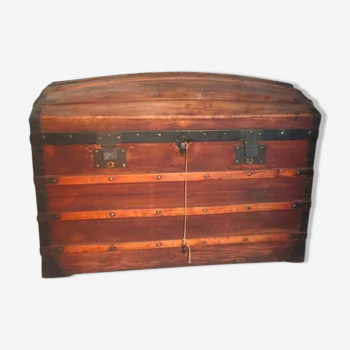 Wooden travel trunk