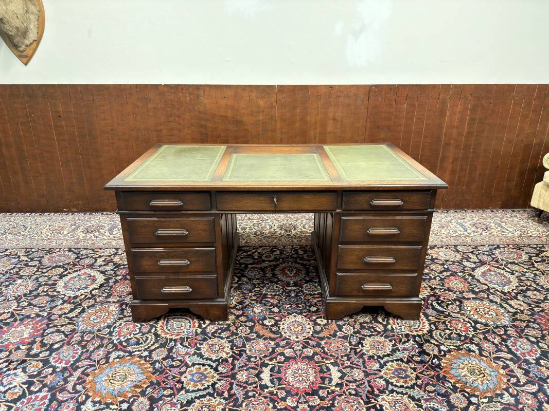 Bureau Chesterfield anglais antique